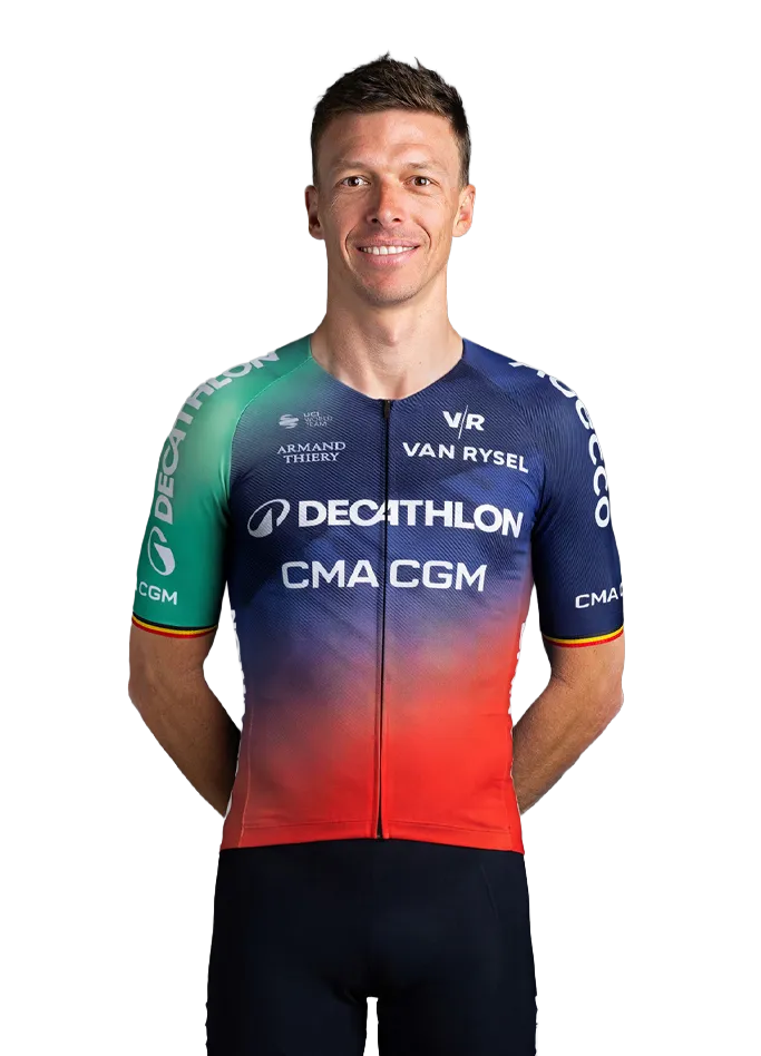 Oliver naesen 22682